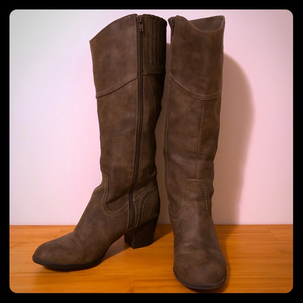 Taupe Indigo Rd Boots Sz 8.5M